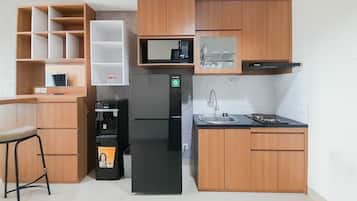 Apartment, 1 Bedroom | Private kitchen | Fridge, cookware/dishes/utensils