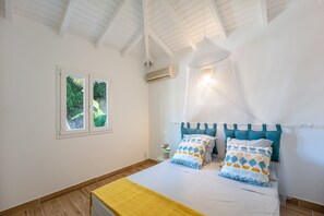 5 chambres, coffre-fort, bureau, fer et planche à repasser