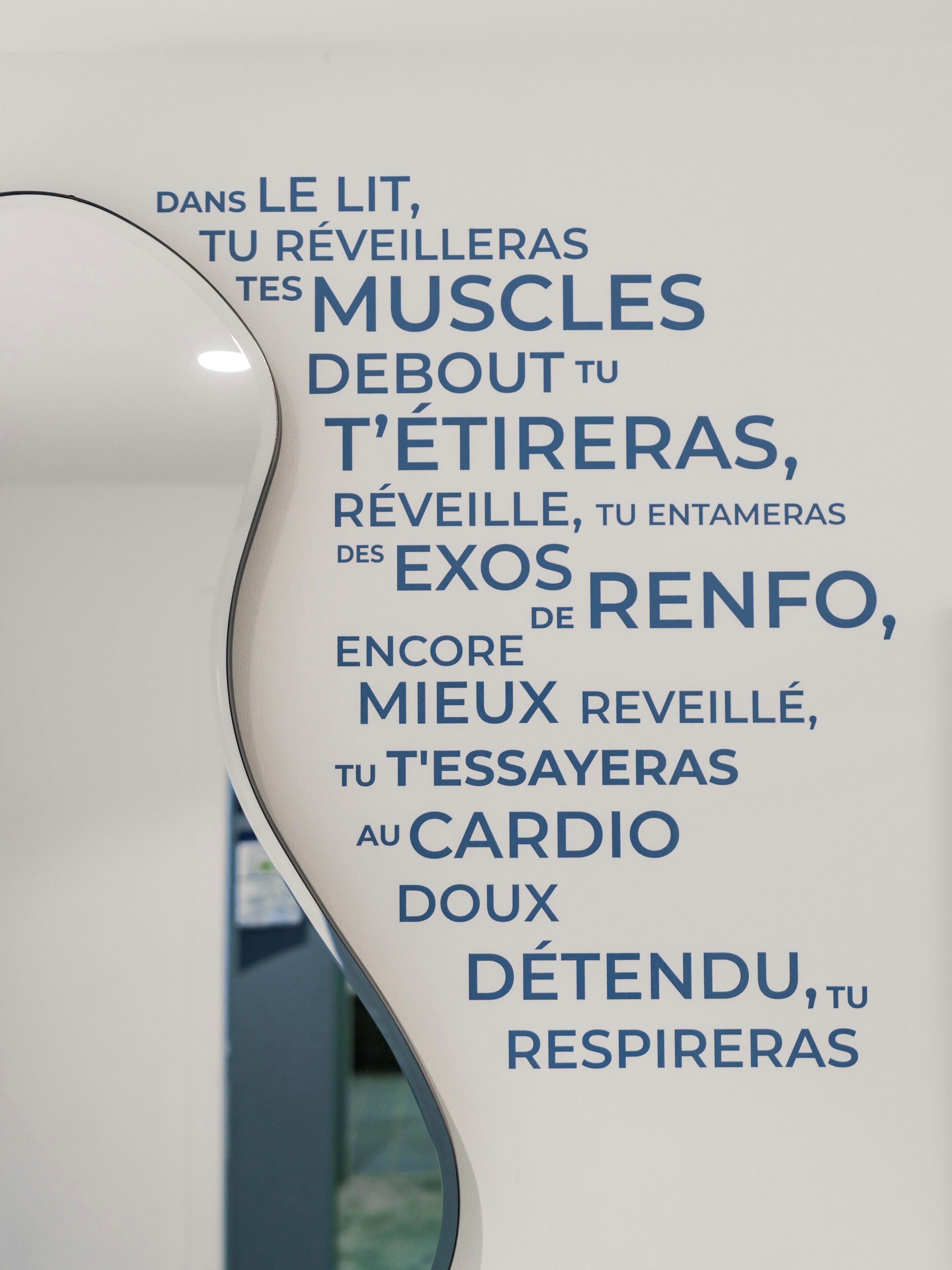 A wall with a French text in a modern font.