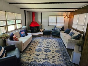 TV, fireplace, DVD player, books