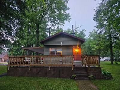 Cozy family cottage w/ fireplace, near lake and national forest.