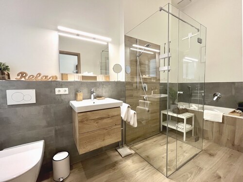 Terrace, quiet and central. Apartment with high ceilings and bathtub for relaxing