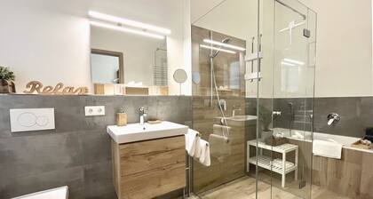 Terrace, quiet and central. Apartment with high ceilings and bathtub for relaxing
