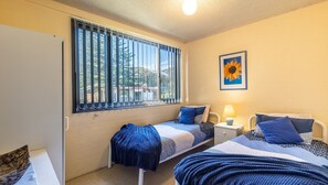 3 bedrooms, free WiFi - Columbia, 1/12 Columbia Close - large unit with fantastic water views (Nelson Bay)