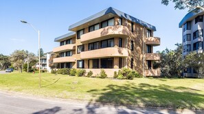 Exterior - Columbia, 1/12 Columbia Close - large unit with fantastic water views (Nelson Bay)