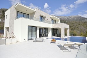 Exterior - Modern villa with sea view (Petrovac)
