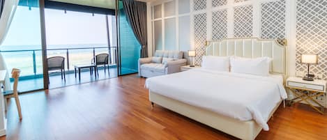 Premier-Doppelzimmer, Strandblick | Minibar (mit einigen kostenlosen Artikeln), Schreibtisch