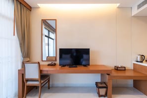 Deluxe Twin Room, Sea View | Free minibar items, desk, laptop workspace, soundproofing - Sea Sand Sun Hua Hin by JC Kevin Hotel & Resort (Cha-am)