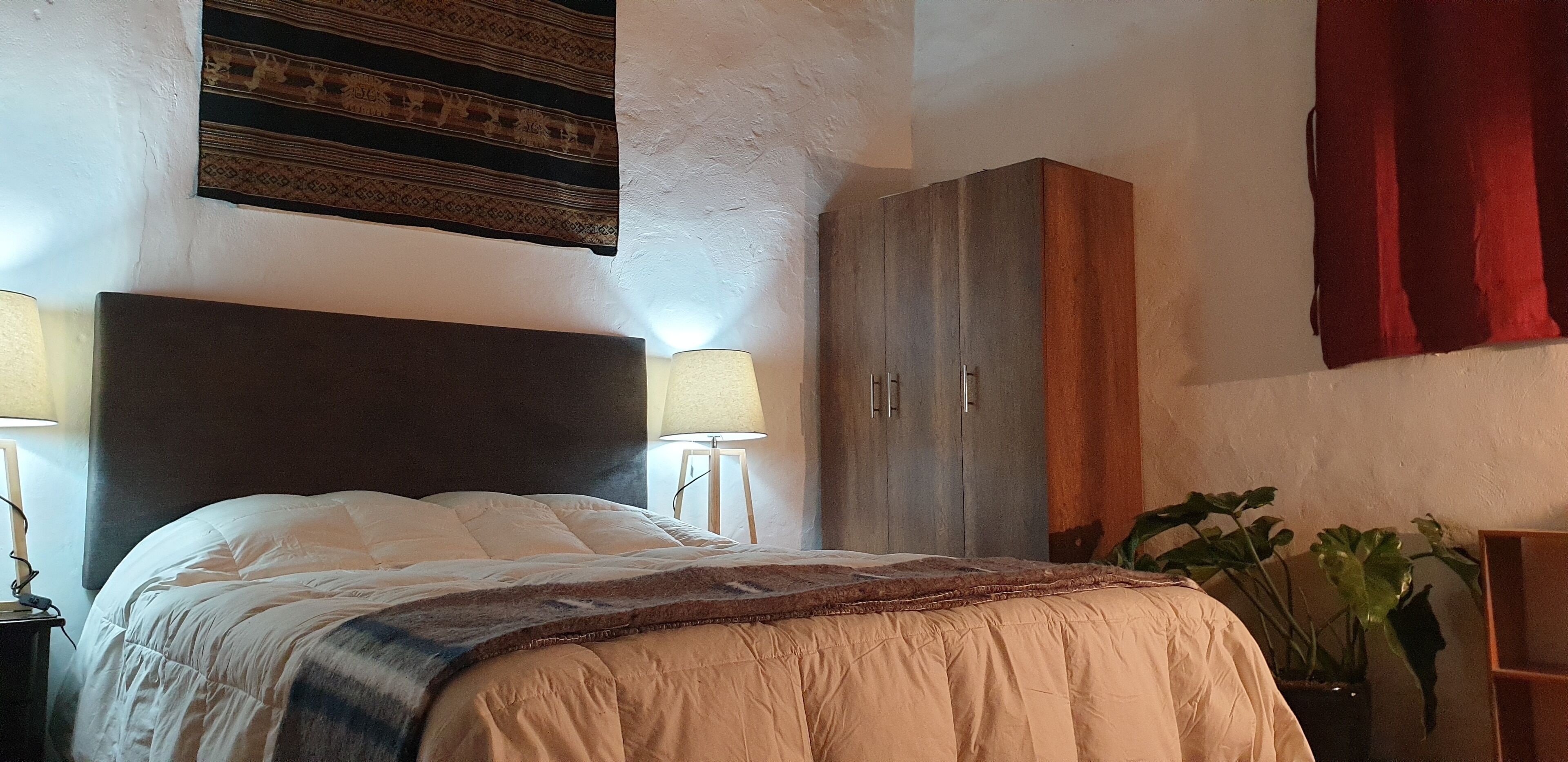 3 chambres, coffres-forts dans les chambres, bureau