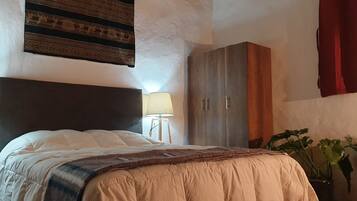 3 chambres, coffres-forts dans les chambres, bureau