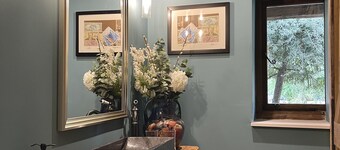 BLUE ROOM * * * * * Barn Stays