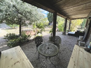 Outdoor dining - BLUE ROOM * * * * * Barn Stays (Westfield)