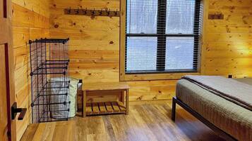 3 bedrooms, free WiFi, bed sheets, wheelchair access