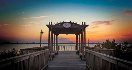 Bayside * 5BR Luxury Twin House, 4.5 Baths, 3 Suites * Sleeps 12
