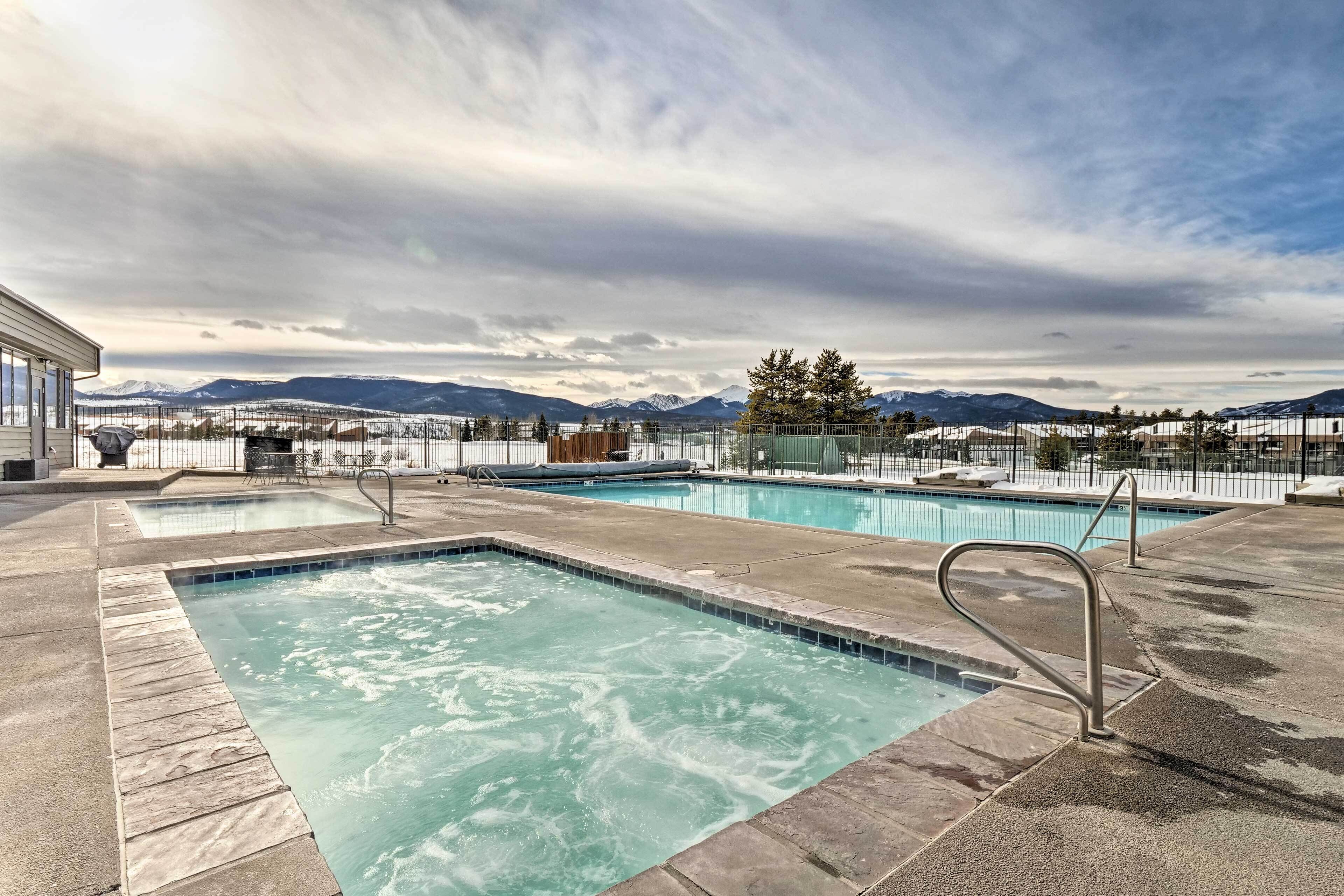 Cozy Fraser Condo w/ Fireplace & Resort Perks