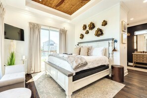4 bedrooms, desk, WiFi, bed sheets