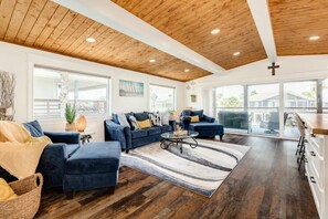 TV, streaming services, offices - Private Oasis - Bayfront, Heated Pool, Fire Pit! (Jamaica Beach)