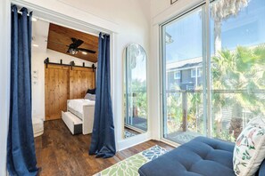 4 bedrooms, desk, WiFi, bed sheets - The Oasis -  Private Pool, Bayfront, Fire Pit! (Jamaica Beach)