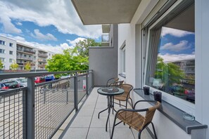 Outdoor dining - James Cook 3 | Beautiful Apartment | Balcony (Wrocław)