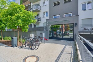 Exterior - James Cook 3 | Beautiful Apartment | Balcony (Wrocław)