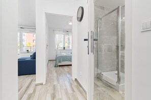 1 bedroom, desk, iron/ironing board, WiFi - James Cook 3 | Beautiful Apartment | Balcony (Wrocław)