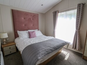 3 bedrooms, individually decorated, individually furnished - Ystwyth 36 (Borth)