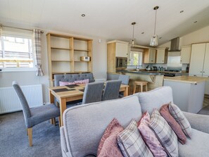 Kühlschrank, Geschirrspüler, Wasserkocher, Toaster