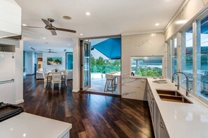 Fridge, dishwasher, high chair - Habitat , Habitat on Hamilton Island (Hamilton Island)