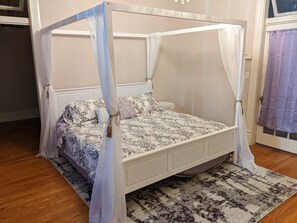 4 bedrooms, WiFi, bed sheets
