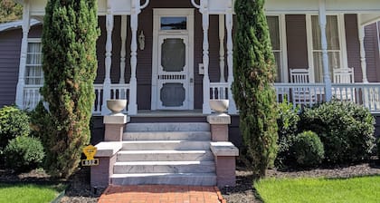 Historic Victorian Home near UNA and Downtown
