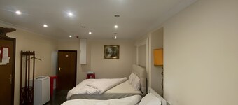 Aron Guest House
