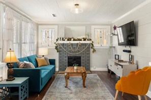 Smart TV, fireplace