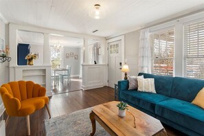 Smart TV, fireplace - Lucky's Cottage | Hot Tub +Dog Friendly+Fire Pit (Rossville)