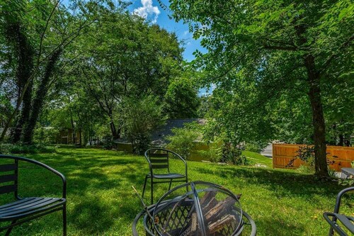 Lucky's Cottage | Hot Tub +Dog Friendly+Fire Pit