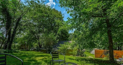 Lucky's Cottage | Hot Tub +Dog Friendly+Fire Pit