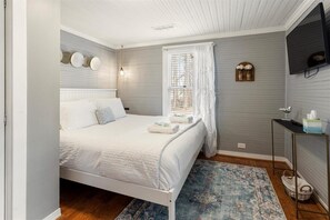 1 bedroom, desk, iron/ironing board, free WiFi