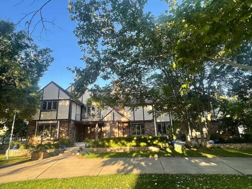 Luxury Basement Apartment with Private Entrance.  Play with Farm Animals!