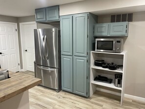 Fridge, microwave, oven, stovetop - Luxury Basement Apartment with Private Entrance.  Play with Farm Animals! (Springville)