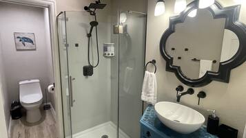 Combined shower/tub, hair dryer, towels, soap