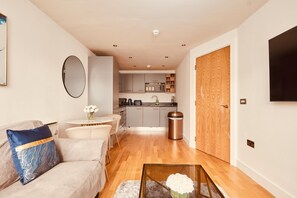 Deluxe-Apartment, eigenes Bad, Kanalblick | Lounge