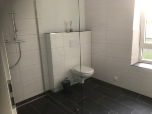Douche, serviettes fournies
