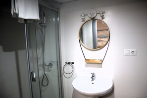 Apartamento, baño privado (Merced10 1B ) | Interior