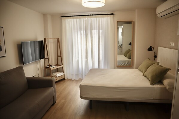 Estudio, baño en la habitación | Interior