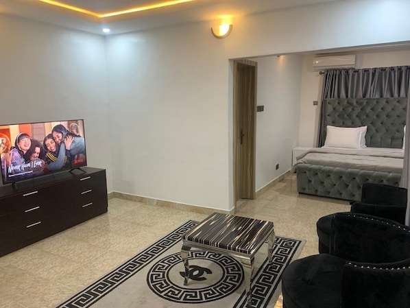 Executive Suite | Free WiFi - Weena Hotel & Resort (Lekki)