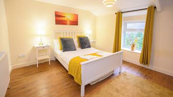 4 bedrooms, desk, iron/ironing board, WiFi