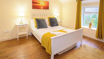 4 bedrooms, desk, iron/ironing board, WiFi