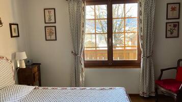 2 bedrooms, desk, free WiFi, bed sheets