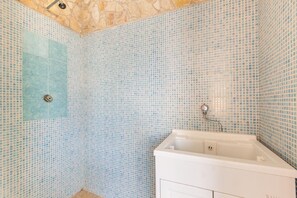 Departamento básico | Baño | Secadora de cabello y bidet 