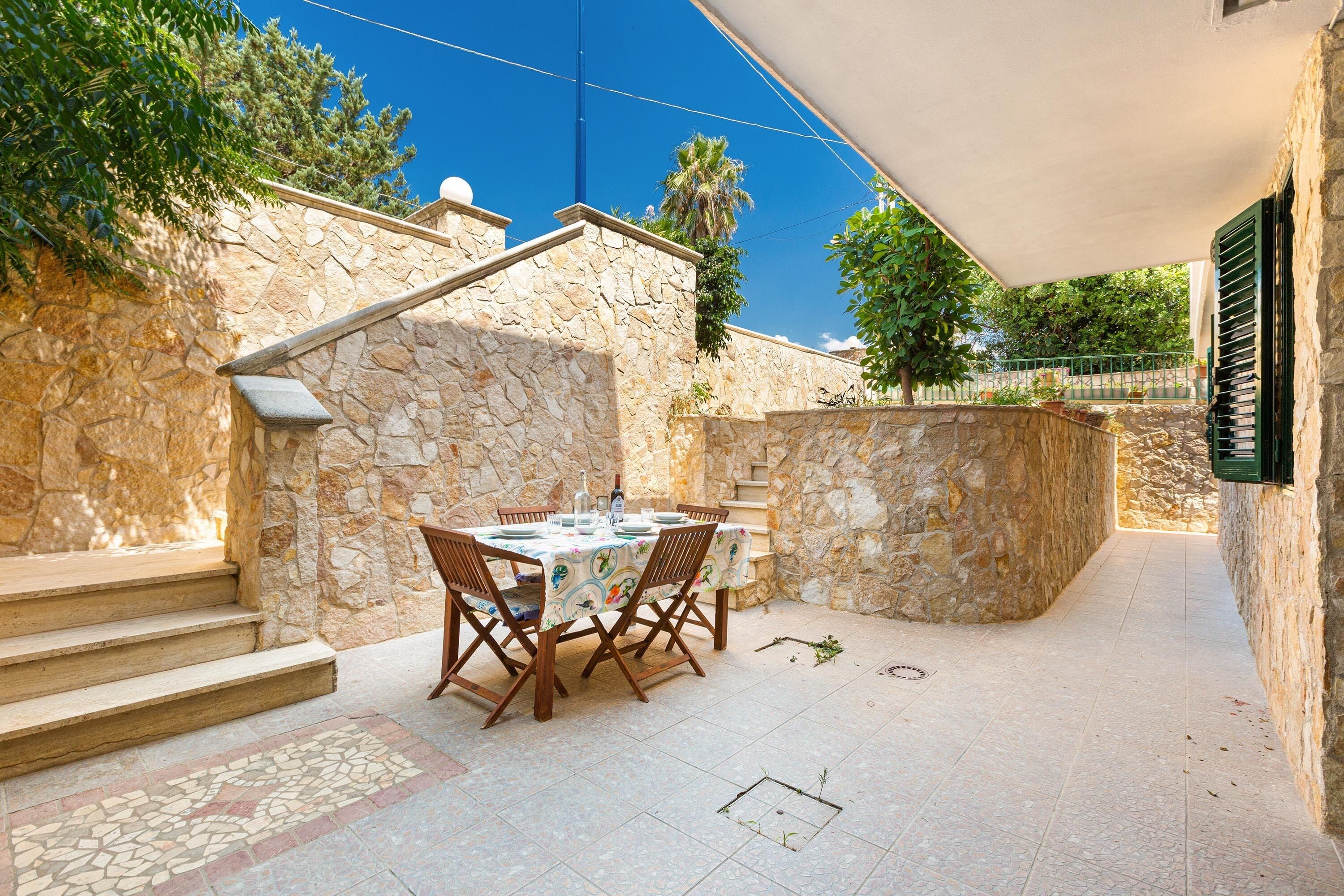 베이직 아파트 | 발코니