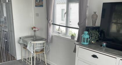 May Beach Cottage, Relaxing Stay With Sea Views